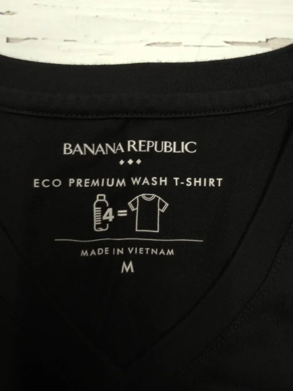 Banana Republic Eco Premium Wash V-Neck T-Shirt Black M Minimalist Basic